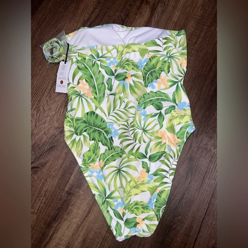 NWT Target Shade & Shore Cutout One Piece Swimsuit
